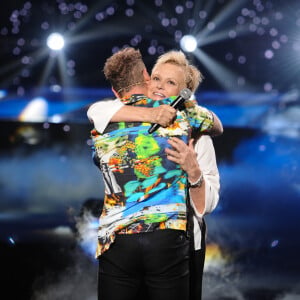 Exclusif -Matt Pokora (M.Pokora) et Muriel Robin - Enregistrement de l'émission TV "La Chanson Secrète 3", qui sera diffusée le vendredi 1er novembre à 21h00 sur TF1. Après le succès de la première édition, "La Chanson Secrète", présentée par N.Aliagas et produite par DMLS TV, revient sur TF1. 10 artistes ne savent rien de ce qui va se passer pour eux ! Ils ont accepté de jouer le jeu, de se laisser totalement surprendre, émouvoir, parfois même déstabiliser car ils vont découvrir en même temps que les téléspectateurs une surprise : une chanson qui leur rappelle un souvenir important de leur vie revisitée et réinterprétée par un artiste. Les téléspectateurs seront aux premières loges pour vivre ces moments d'intimité musicale rare. Et, en bonus, de nombreux invités inattendus et des proches de l'artiste assis dans le fauteuil viendront l'émouvoir. Le 25 juin 2019 © Gaffiot-Perusseau / Bestimage