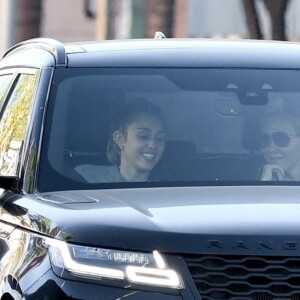 Exclusif - Miley Cyrus et sa mère Tish Cyrus à la sortie de l'hôtel Montage dans le quartier de Beverly Hills à Los Angeles, le 26 octobre 2019