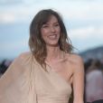 Doria Tillier et son compagnon Nicolas Bedos - Arrivée des people à la cérémonie de clôture du 33e Festival du Film Romantique de Cabourg, le 15 juin 2019. © Giancarlo Gorassini/Bestimage