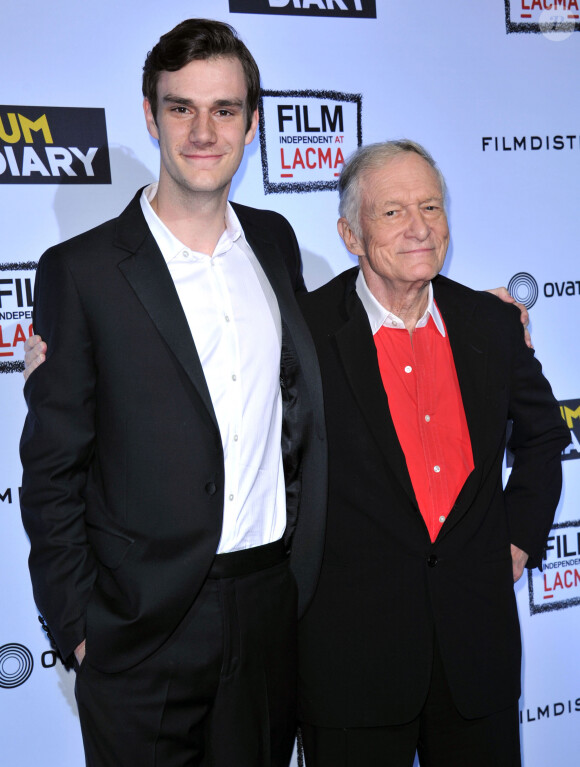 Hugh Hefner et son fils à la première du film "The Rum Diary" à Los Angeles le 13 octobre 2010 @ the LACMA.