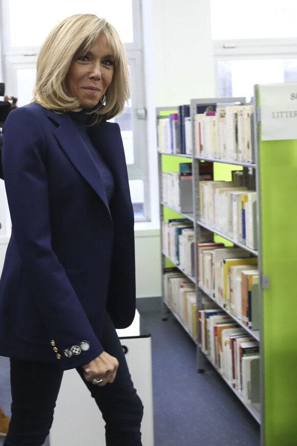 Brigitte Macron - Brigitte Macron se rend au collège Chaptal pour la 5ème Journée nationale de lutte contre le harcèlement à l'école à Paris VIII, le 7 novembre 2019. En présence de d'A.Taquet secrétaire d'État auprès de la ministre des Solidarités et de la santé, J.M.Blanquer, ministre de l'Éducation nationale et de la Jeunesse et J.d'Hauteserre, maire du 8ème Arrondissement de Paris. © Gwendoline Le Goff/Panoramic/ Bestimage