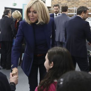 Brigitte Macron à la rencontre des élèves lors de sa venue au collège Chaptal pour la 5ème Journée nationale de lutte contre le harcèlement à l'école à Paris VIII, le 7 novembre 2019. © Gwendoline Le Goff/Panoramic/ Bestimage