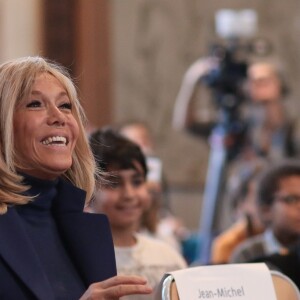 Brigitte Macron, Adrien Taquet secrétaire d'État auprès de la ministre des Solidarités et de la santé - Brigitte Macron se rend au collège Chaptal pour la 5ème Journée nationale de lutte contre le harcèlement à l'école à Paris VIII, le 7 novembre 2019. En présence de d'A.Taquet secrétaire d'État auprès de la ministre des Solidarités et de la santé, J.M.Blanquer, ministre de l'Éducation nationale et de la Jeunesse et J.d'Hauteserre, maire du 8ème Arrondissement de Paris. ©Stephane Lemouton / Bestimage