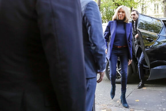 Brigitte Macron lors de son arrivée au collège Chaptal pour la 5ème Journée nationale de lutte contre le harcèlement à l'école à Paris VIII, le 7 novembre 2019. © Stephane Lemouton / Bestimage