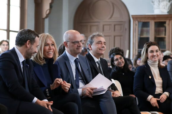 Brigitte Macron, Adrien Taquet secrétaire d'État auprès de la ministre des Solidarités et de la santé, Jean-Michel Blanquer, ministre de l'Éducation nationale et de la Jeunesse - Brigitte Macron se rend au collège Chaptal pour la 5ème Journée nationale de lutte contre le harcèlement à l'école à Paris VIII, le 7 novembre 2019. En présence de d'A.Taquet secrétaire d'État auprès de la ministre des Solidarités et de la santé, J.M.Blanquer, ministre de l'Éducation nationale et de la Jeunesse et J.d'Hauteserre, maire du 8ème Arrondissement de Paris. © Stephane Lemouton / Bestimage