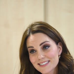 Kate Middleton (enceinte), duchesse de Cambridge, visite l'école "Reach Academy" à Feltham le 10 janvier 2018.
