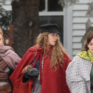 Exclusif - Emma Watson, Florence Pugh, Saoirse Ronan et Eliza Scanlen sur le tournage du film Little Women (Quatre Filles du Docteur March) dans les rues de Haward. Le 5 novembre 2018