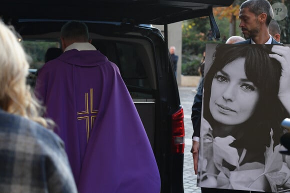 Sorties des obsèques de Marie Laforêt en l'église Saint-Eustache à Paris. Le 7 novembre 2019.