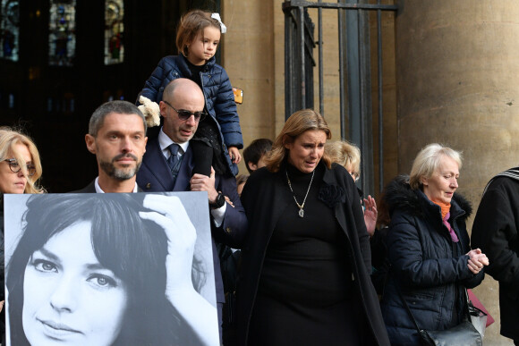 Jean-Mehdi et sa soeur Lisa Azuelos (Fils et fille de la défunte) - Sorties des obsèques de Marie Laforêt en l'église Saint-Eustache à Paris. Le 7 novembre 2019