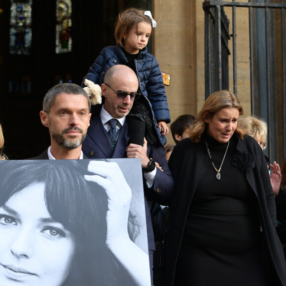 Jean-Mehdi et sa soeur Lisa Azuelos (Fils et fille de la défunte) - Sorties des obsèques de Marie Laforêt en l'église Saint-Eustache à Paris. Le 7 novembre 2019