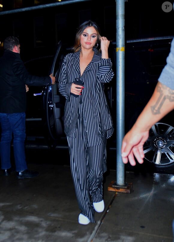 Selena Gomez et les musiciens du groupe 'Goodbye Honolulu' sont allés dîner dans le restaurant 'La Esquina' à New York, le 29 octobre 2019.