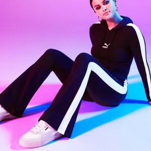 Selena Gomez pose pour les baskets Cali Sport pour la campagne publicitaire "Puma".