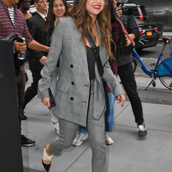 Selena Gomez arrive aux studios de la station de radio "IHeart" à New York, le 28 octobre 2019.