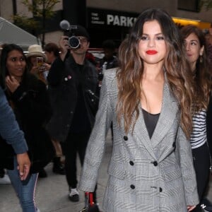 Selena Gomez arrive aux studios de la station de radio "IHeart" à New York, le 28 octobre 2019.