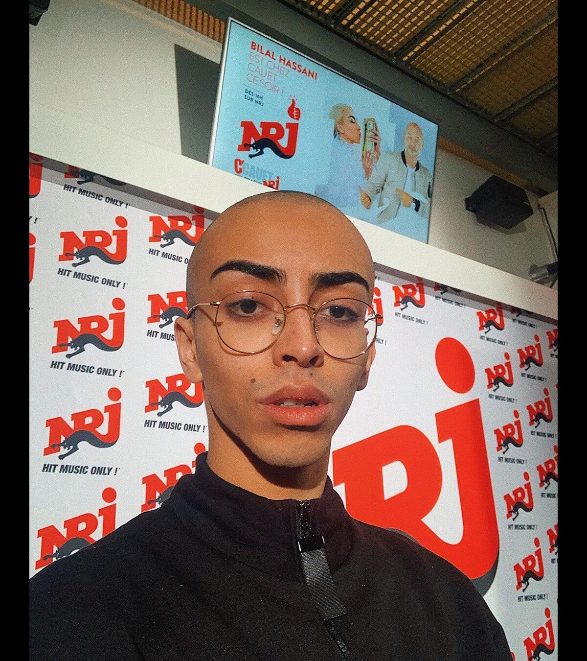 Bilal Hassani chauve : pari tenu, il se rase la tête après les NRJ Music  Awards - Purepeople