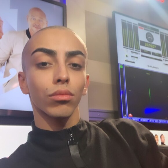 Bilal Hassani se rase la tête après un pari avec Cauet. Le 12 novembre 2019.