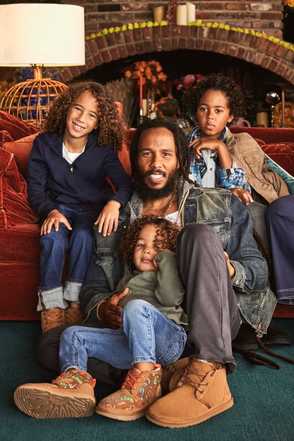 Ziggy Marley, fils de Bob Marley, et ses fils Daniel, Gideon, Abraham et Isaiah figurent sur la campagne de fin d'année de UGG. Photo par Danielle Levitt.
