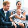 Le prince Harry et Meghan Markle présentent leur fils Archie à Desmond Tutu à Cape Town, Afrique du Sud le 25 septembre 2019.