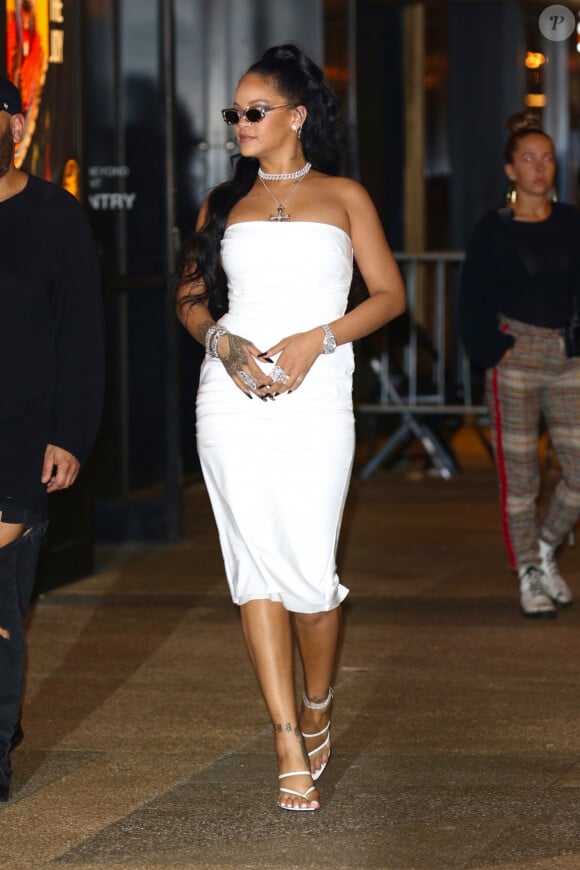Rihanna arrive à une soirée organisée par son coiffeur Y.Williams à New York, le 12 octobre 2019.