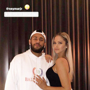 Neymar est allé diner avec sa supposée nouvelle compagne Noa Sáez à Barcelone en Espagne. Le couple est ensuite allé faire la fête au Mister Porter, un club réputé pour accueillir les footballeurs. Le 9 novembre 2019 © Instagram via Bestimage