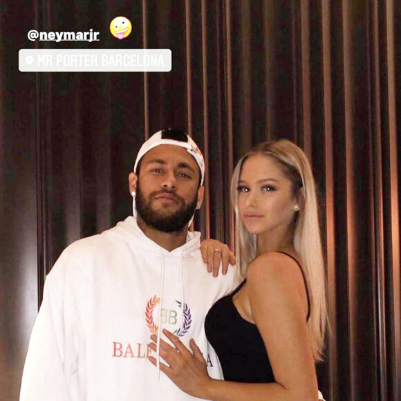 Neymar est allé diner avec sa supposée nouvelle compagne Noa Sáez à Barcelone en Espagne. Le couple est ensuite allé faire la fête au Mister Porter, un club réputé pour accueillir les footballeurs. Le 9 novembre 2019 © Instagram via Bestimage