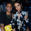Neymar Jr. et sa compagne Bruna Marquezine assistent au défilé Off White "Collection Prêt-à-Porter Printemps/Eté 2019" lors de la Fashion Week de Paris, le 27 septembre 2018. © Veeren/CVS/Bestimage