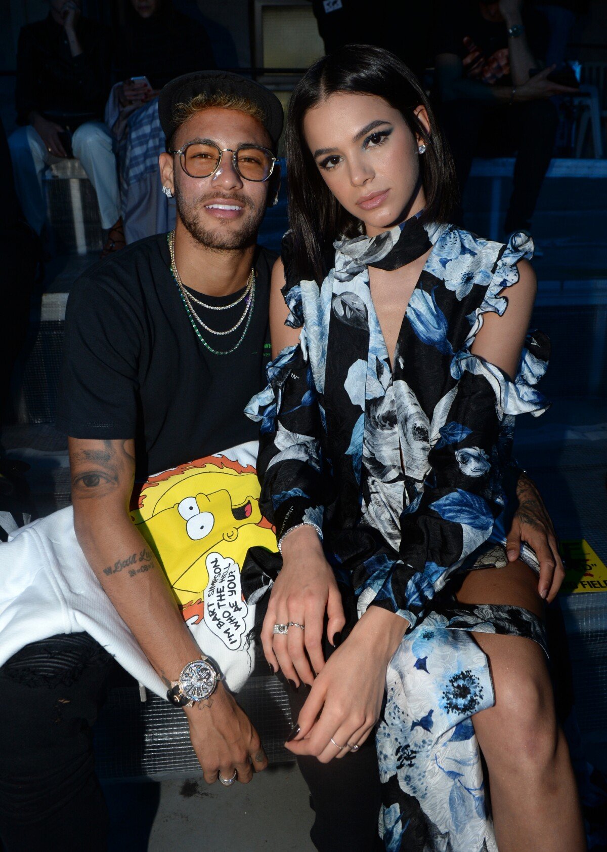 Photo : Neymar Jr. et sa compagne Bruna Marquezine assistent au défilé Off  White 