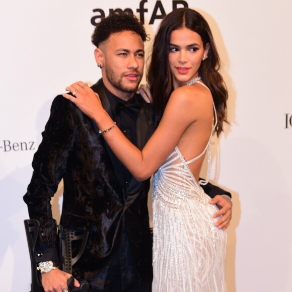 Neymar Jr et sa compagne Bruna Marquezine - Les célébrités posent lors de la soirée amfAR à Sao Paulo le 13 avril 2018.