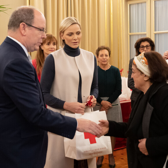 Le Prince Albert II et la Princesse Charlène de Monaco offrent des cadeaux aux personnes défavorisées au bureau de la Croix-Rouge monégasque dans le cadre des célébrations de la fête nationale monégasque, Monaco le 15 novembre 2019, © Olivier Huitel/Pool/Bestimage