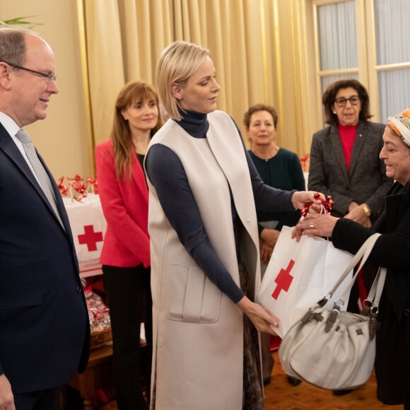 Le Prince Albert II et la Princesse Charlène de Monaco offrent des cadeaux aux personnes défavorisées au bureau de la Croix-Rouge monégasque dans le cadre des célébrations de la fête nationale monégasque, Monaco le 15 novembre 2019, © Olivier Huitel/Pool/Bestimage
