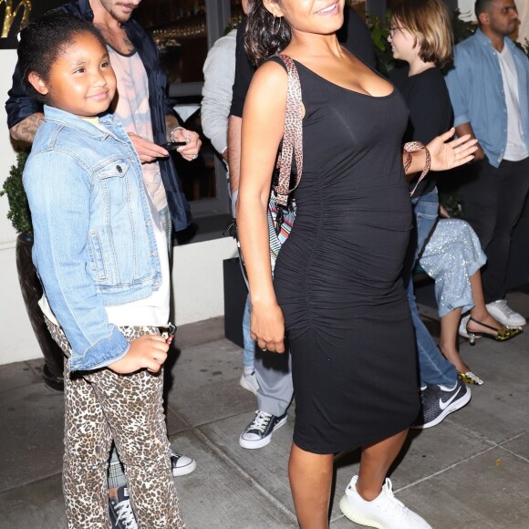 Christina Milian, enceinte, son compagnon Matt Pokora et sa fille Violet Madison sont allés dîner dans le restaurant Madeo à Beverly Hills, le 8 août 2019.