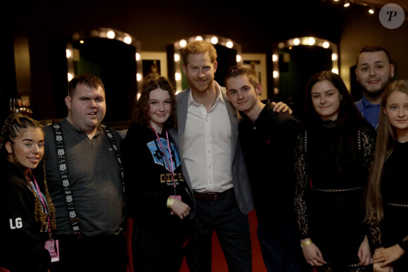 Le prince Harry, duc de Sussex, participe à la première édition des "OnSide Awards" à Londres, le 17 novembre 2019.