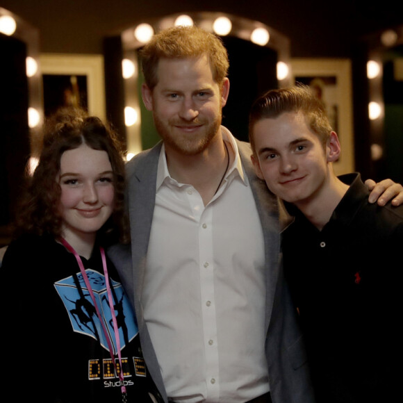 Le prince Harry, duc de Sussex, participe à la première édition des "OnSide Awards" à Londres, le 17 novembre 2019.