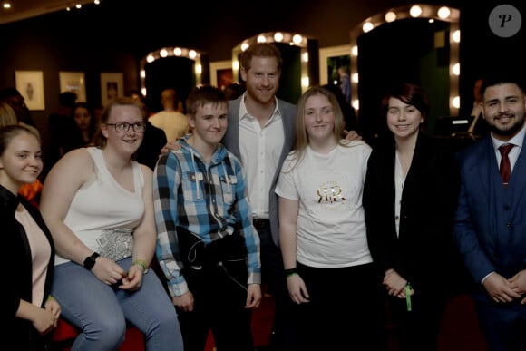Le prince Harry, duc de Sussex, participe à la première édition des "OnSide Awards" à Londres, le 17 novembre 2019.