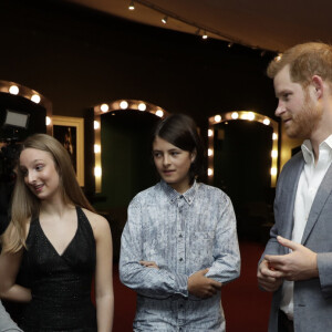 Le prince Harry, duc de Sussex, participe à la première édition des "OnSide Awards" à Londres, le 17 novembre 2019.