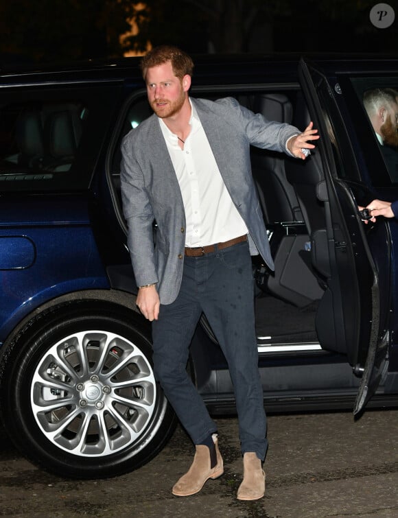 Le prince Harry, duc de Sussex, arrive à la cérémonie des OnSide Awards au Royal Albert Hall à Londres le 17 novembre 2019.