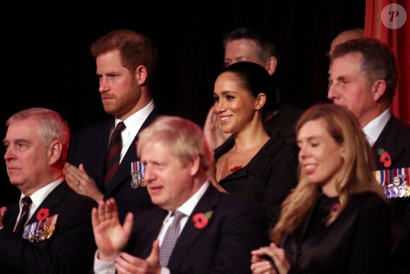 Le prince Harry, duc de Sussex, et Meghan Markle, duchesse de Sussex - La famille royale assiste au Royal British Legion Festival of Remembrance au Royal Albert Hall à Kensington, Londres, le 9 novembre 2019.