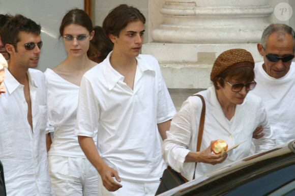 Roman et Nadine Trintignant ultime hommage à Marie Trintignant le 6 août 2003 à Paris