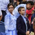 Victoria Beckham et son fils Romeo Beckham assistent au match de tennis Madison Keys contre Elise Mertens au US Open Tennis 2017 à New York, le 29 août 2017.