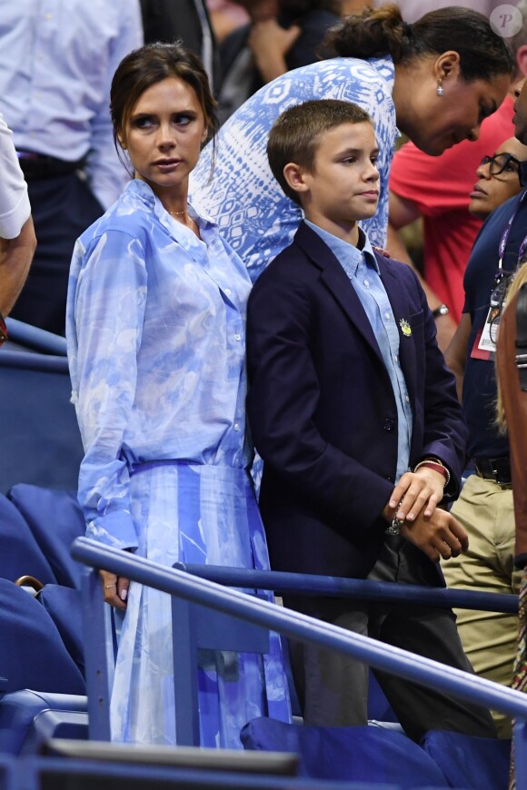 Victoria Beckham et son fils Romeo Beckham assistent au match de tennis Madison Keys contre Elise Mertens au US Open Tennis 2017 à New York, le 29 août 2017.