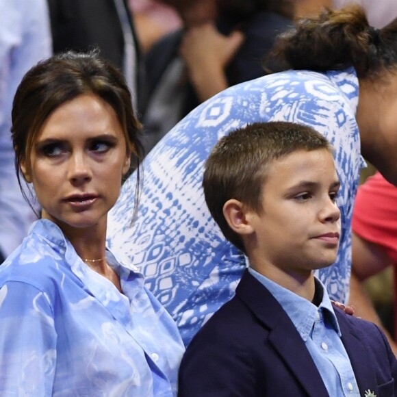 Victoria Beckham et son fils Romeo Beckham assistent au match de tennis Madison Keys contre Elise Mertens au US Open Tennis 2017 à New York, le 29 août 2017.