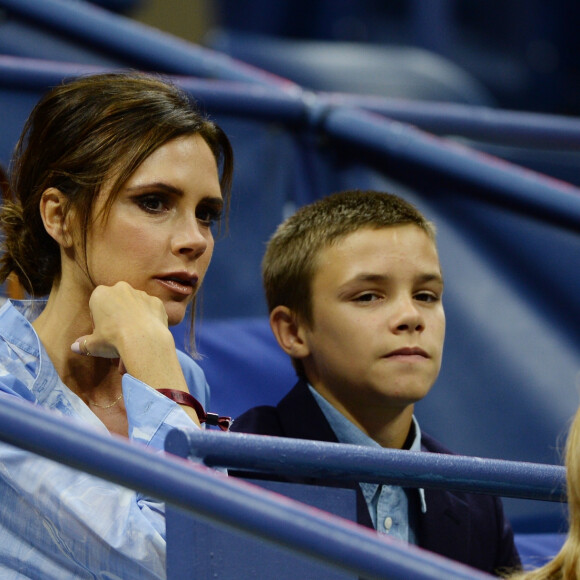 Victoria Beckham et son fils Romeo Beckham assistent au match de tennis Madison Keys contre Elise Mertens au US Open Tennis 2017 à New York, le 29 août 2017.