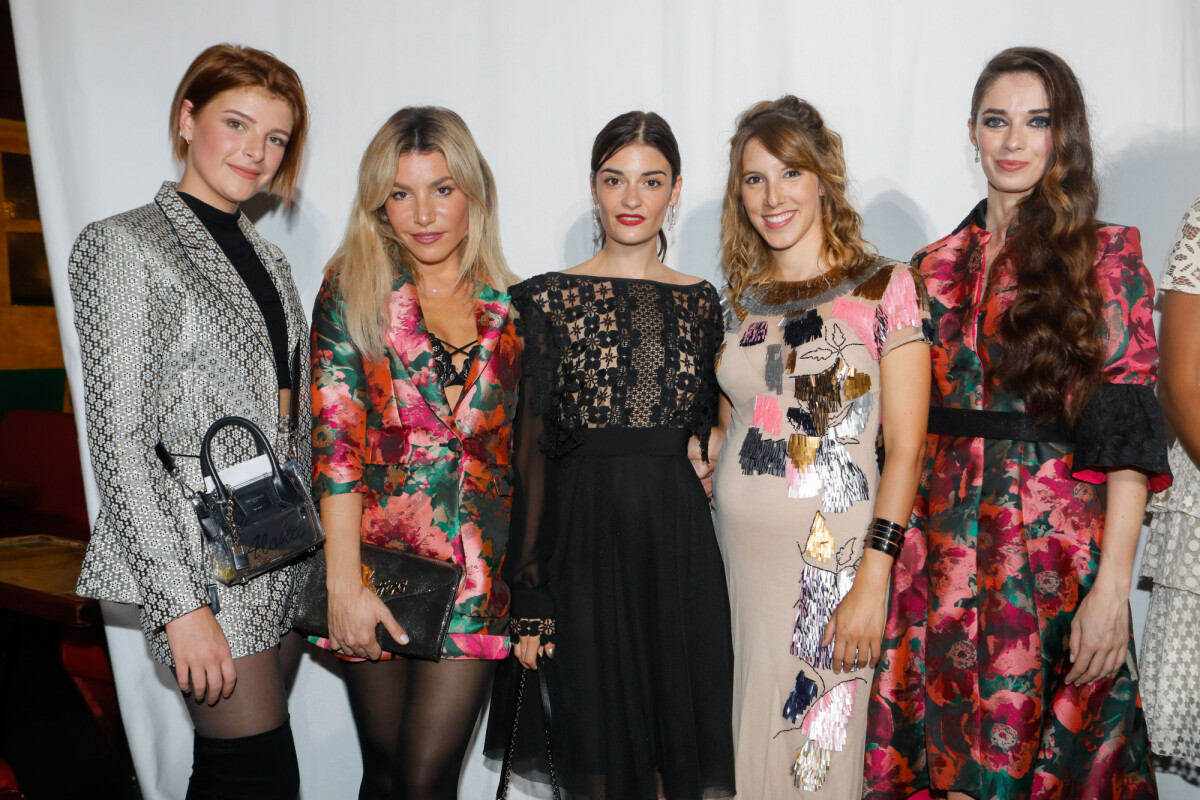 Photo : Enola Righi, Lola Marois-Bigard, Eléonore Sarrazin, Léa François  (Plus belle la vie) enceinte et Sarah Barzyk au défilé Christophe Guillarmé  Collection Prêt-à-Porter Printemps/Eté 2020 lors de la Fashion Week de