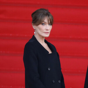 Carla Bruni Sarkozy arrive à l'église Saint-Sulpice pour les obsèques de l'ancien président de la République Jacques Chirac à Paris. Un service solennel sera présidé par le président de la République. Le 30 septembre 2019 © Dominique Jacovides / Bestimage