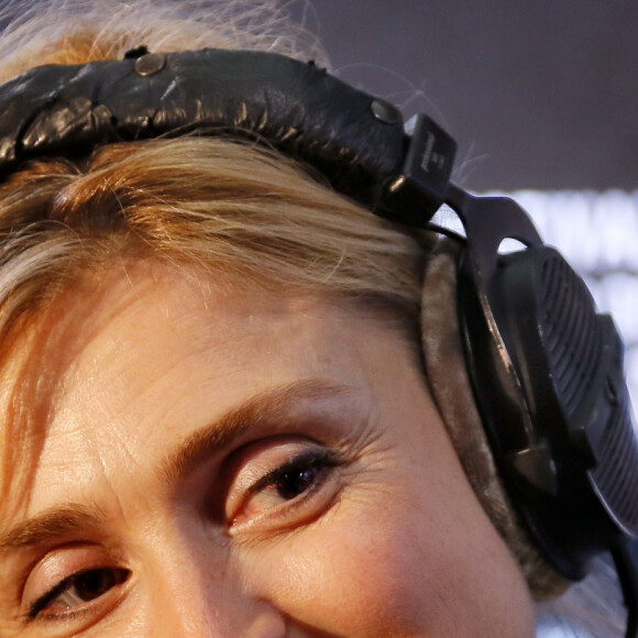 Julie Gayet est l'invitée d'une émisssion de radio avant d'ouvrir le 28ème Festival du cinema de Sarlat. © Patrick Bernard/ Bestimage Exclusive