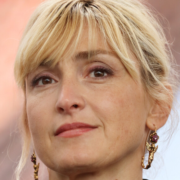 Julie Gayet au musée du président Jacques Chirac de Sarran en Corrèze le 5 octobre 2019. © Patrick Bernard/Bestimage
