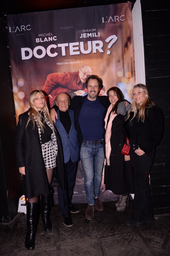 Jacques Séguéla avec son fils Tristan et ses filles - After du film "Docteur" à l'Arc à Paris le 21 novembre 2019. © Rachid Bellak/Bestimage