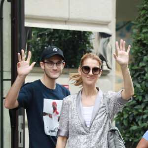 Céline Dion et son fils René-Charles (avec une nouvelle coupe de cheveux) quittent l'hôtel Royal Monceau et se rendent chez Louis Vuitton sur les Champs-Elysées à Paris le 19 juillet 2017.