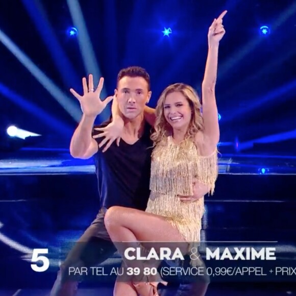 Clara Morgane et Maxime Dereymez lors du "face à face" de l'émission "Danse avec les stars 10". TF1. Le 26 octobre 2019.