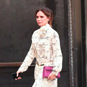 Victoria Beckham arrive dans les studios de l'émission "Jimmy Kimmel Live!" au El Capitan Entertainment Centre à Hollywood, Los Angeles, le 19 novembre 2019.